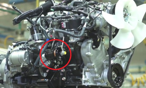 Toyota forklift engine with its fuel filter highlighted in a red circle.